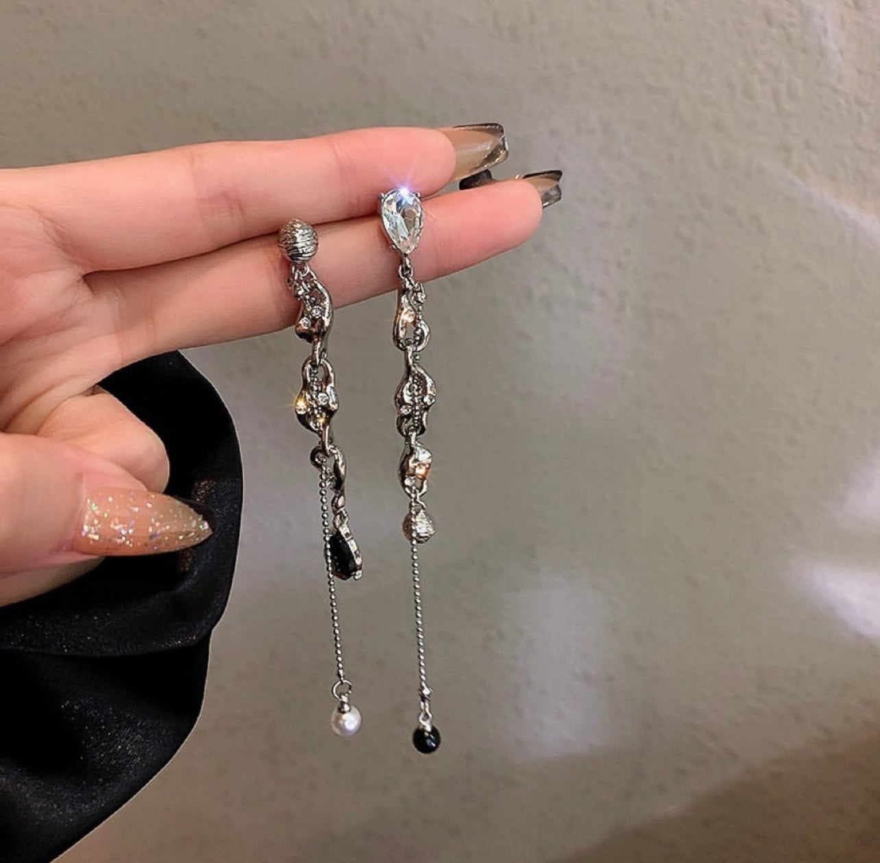 Black Gem Tassels Earrings