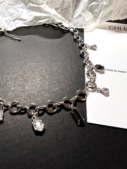 Black&White Gem Round Chain Necklace